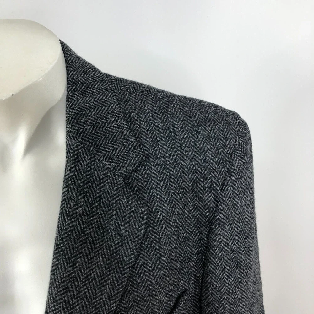 Stafford Herringbone 40 R Gray 100% Wool Button Blazer Sport Coat Jacket
